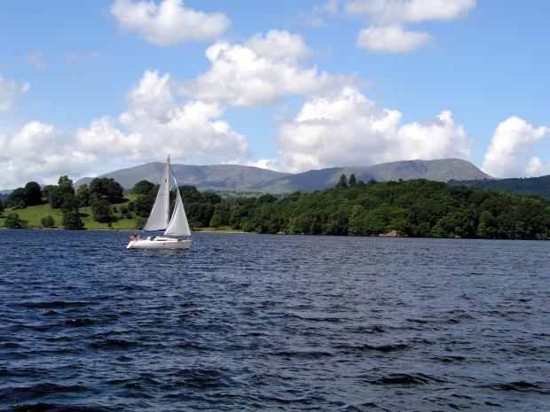 57543_sailing-on-lake.jpg